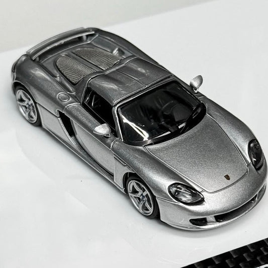 Dual Set Porsche 918 Spyder &
Porsche Carrera GT - Silver Set